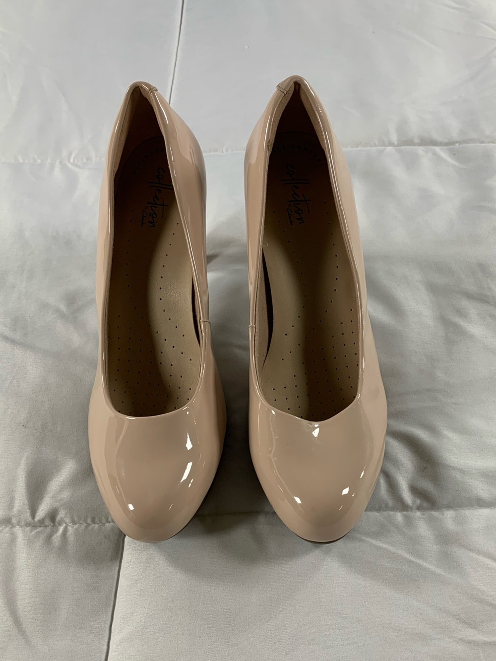 Like new CLARKS heels womens size 9